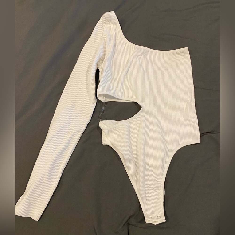 White, one sleeve bodysuit with cutout, size M, SHEIN